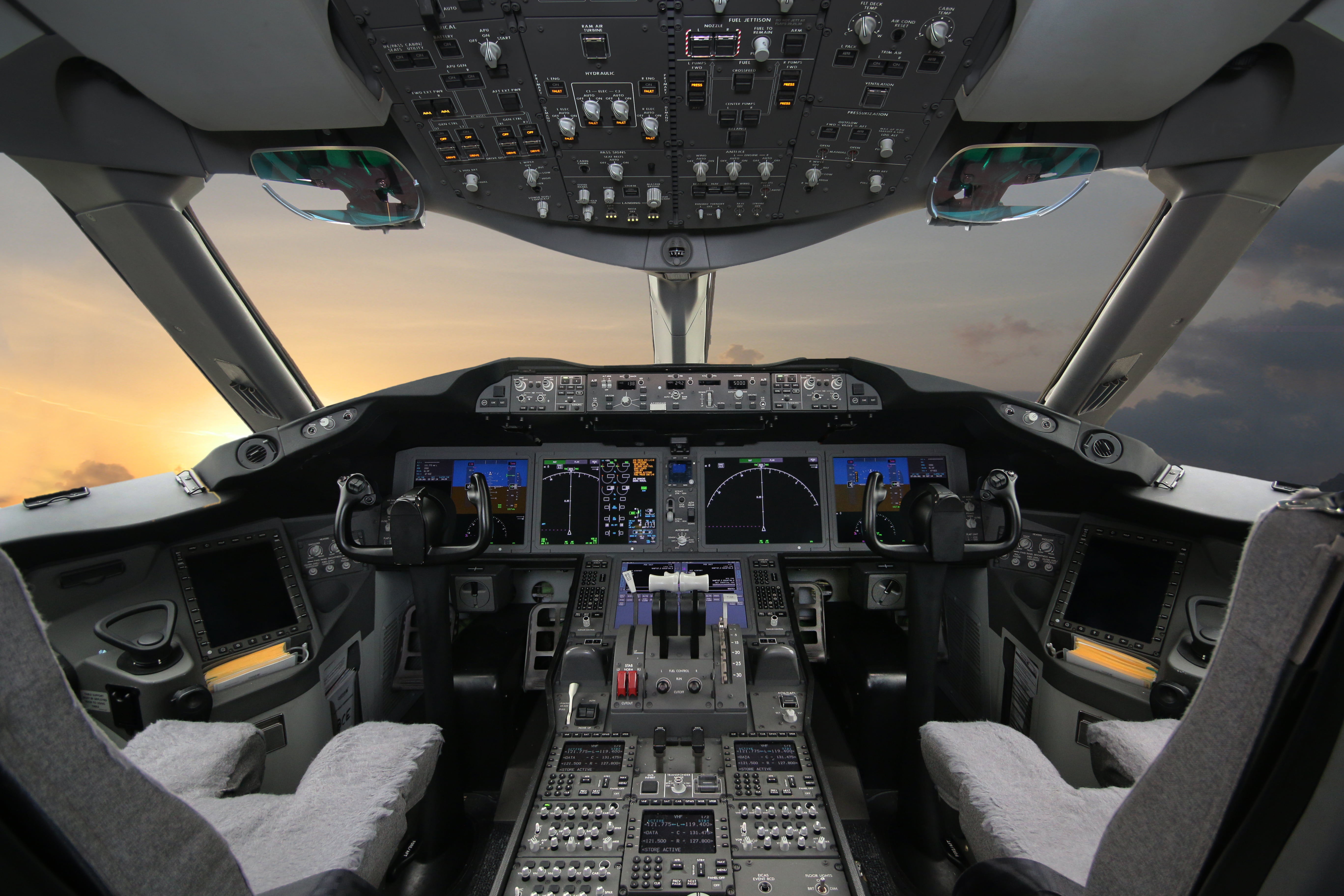 boing 787 dreamliner  cockpit  u2013 flight deck wingman